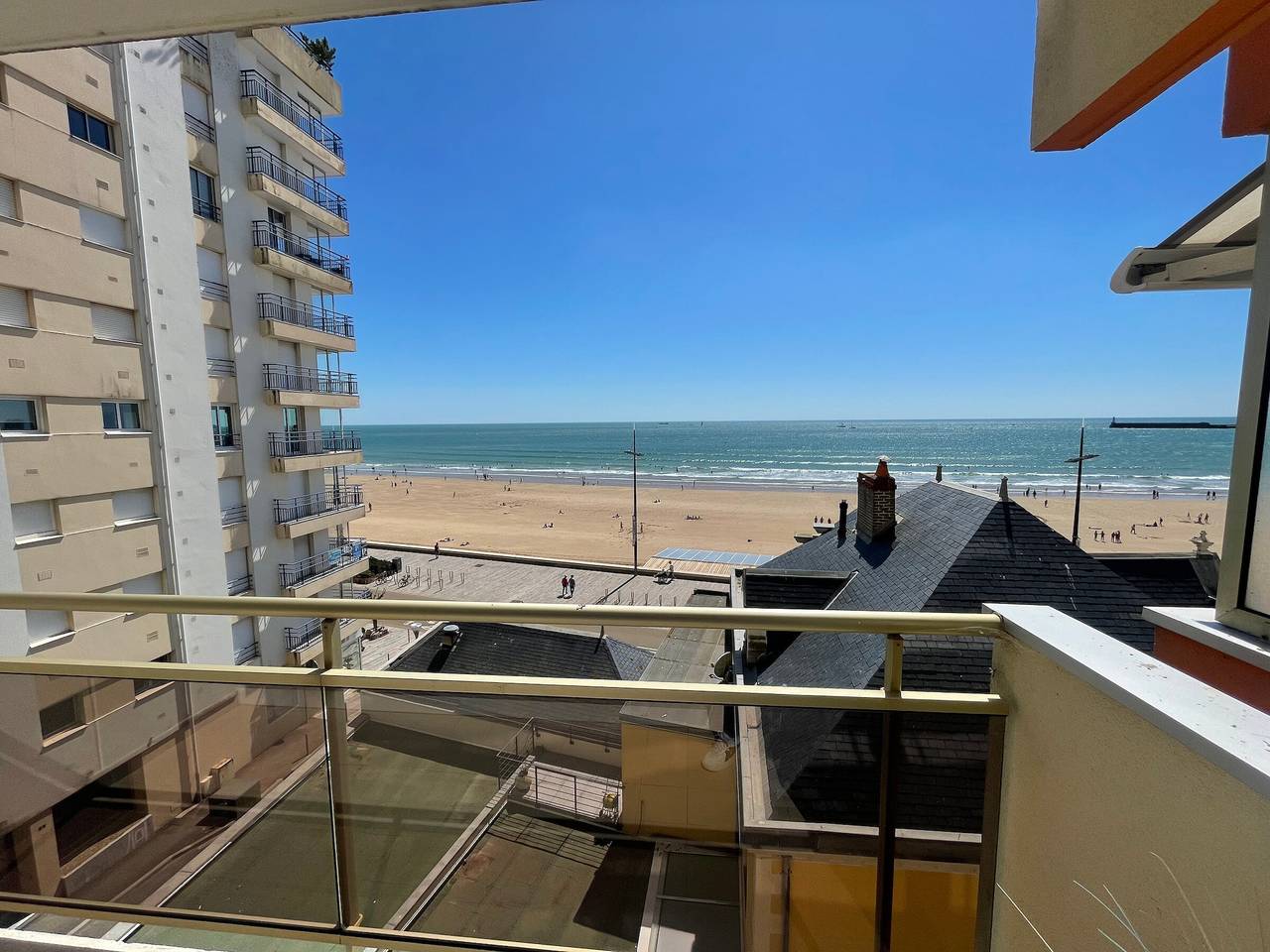 Entire apartment, Beautiful T3 apartment with balcony, parking and Wi-Fi in Les Sables-d'Olonne in Les Sables-d'Olonne, Vendée