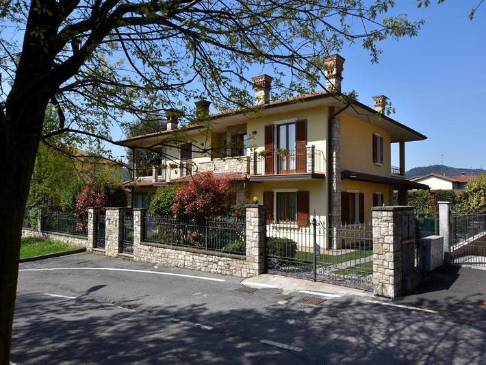 Villa voor 5 personen, with tuin and whirlpool as well as balkon in Franciacorta
