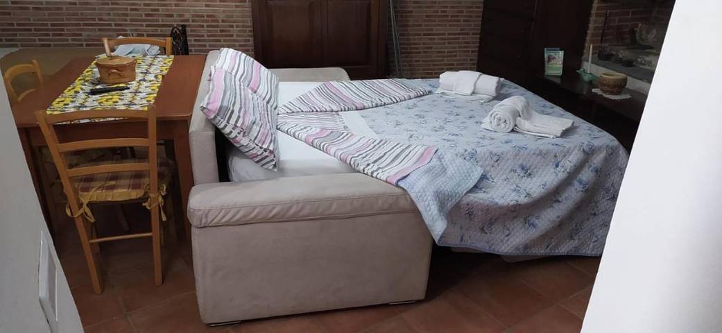 Gîte pour 3 personnes, avec vue et jardin, adapté aux familles à Adrano