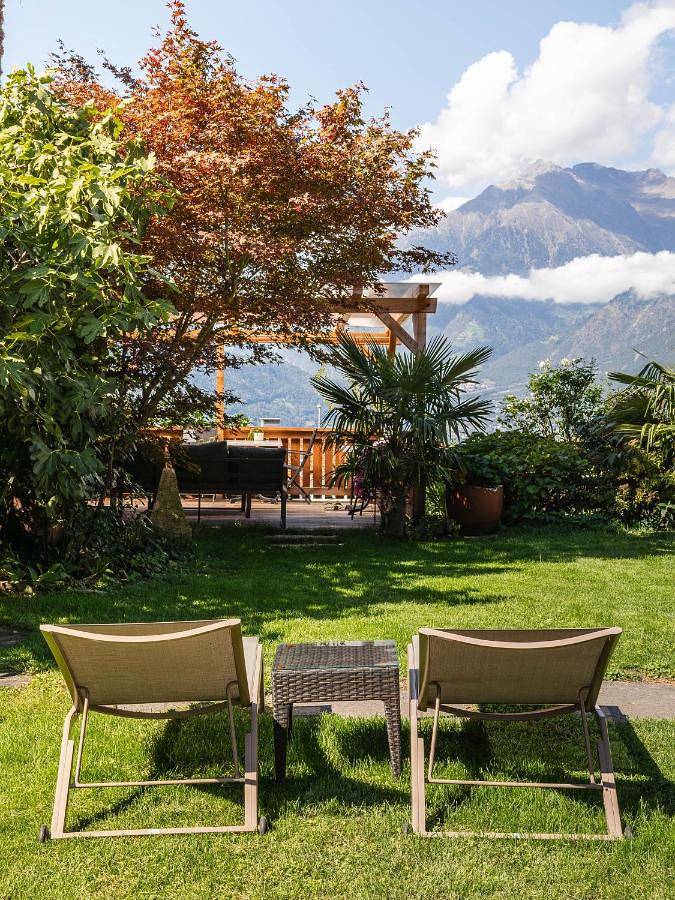 BnB für 2 Personen, mit Ausblick und Sauna sowie Pool und Garten, mit Haustier in Schenna