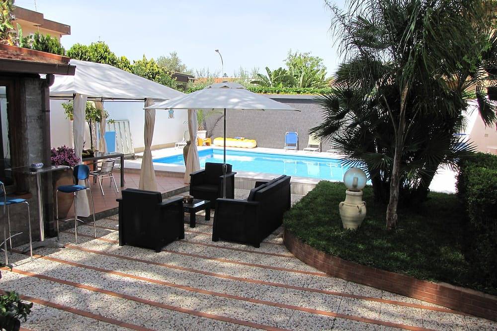 Apartamento en villa residencial de aprox. 250 piscinas privadas, uso exclusivo. in Palermo, Provincia de Palermo