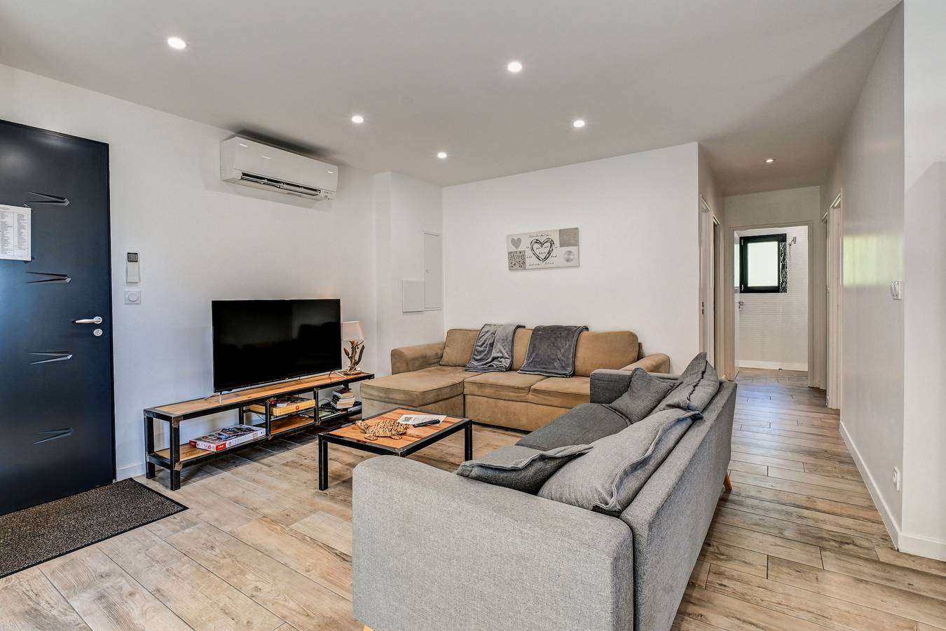 Appartement entier, Appartement 'Aux Pieds Des Pistes - Appt B' avec vue sur la montagne, Wi-Fi et climatisation in Pyrénées