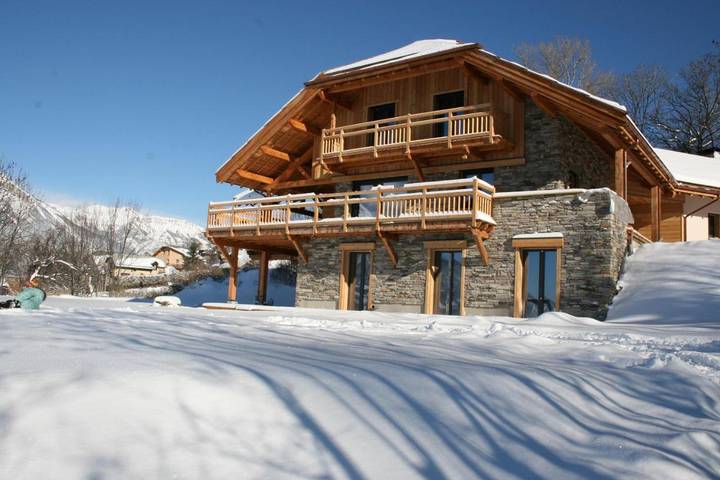 Chambre d’hôte pour 3 personnes, avec Balcon et Terrasse ainsi que Jardin et Sauna