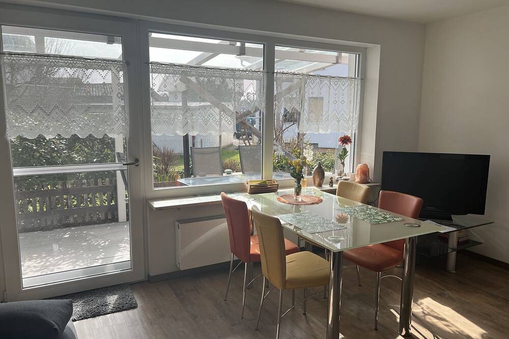 Ganze Wohnung, Ferienwohnung 72 qm für 2-6 Personen mit 2 Schlafzimmern und Terrasse in Riedering, Landkreis Rosenheim