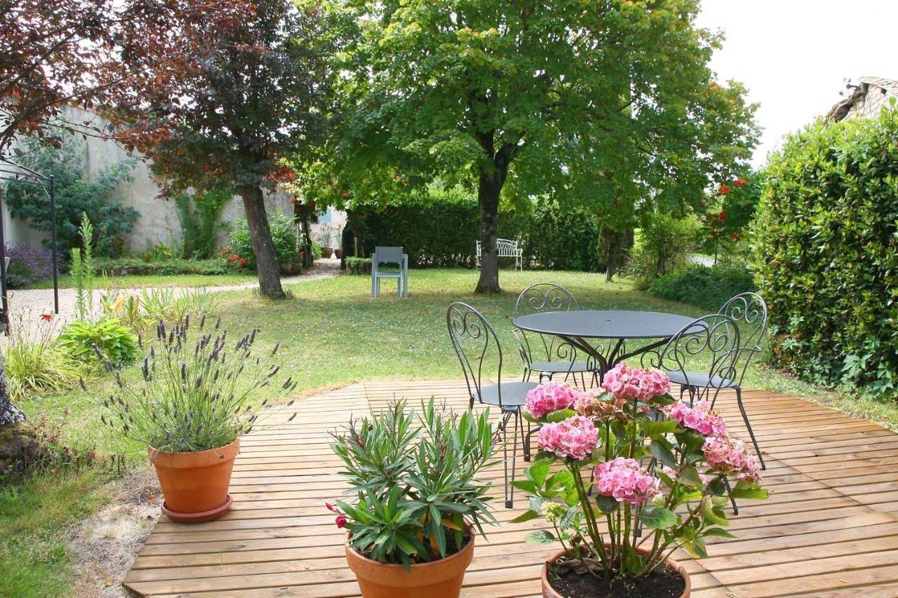 Four-Bedroom House in Nieul-le-Virouil, Région de Jonzac