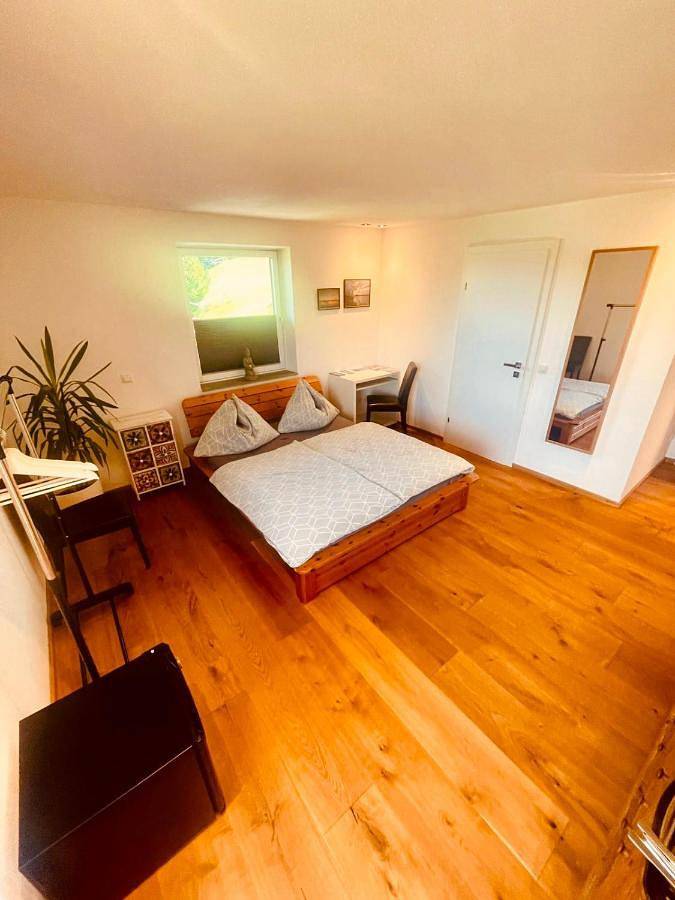 Ferienwohnung für 2 Personen, mit Ausblick und Seeblick sowie Balkon - 1