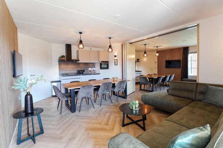 Vakantiehuis voor 14 personen, with Terras and Kinderzwembad as well as Zwembad in Barneveld Gemeente