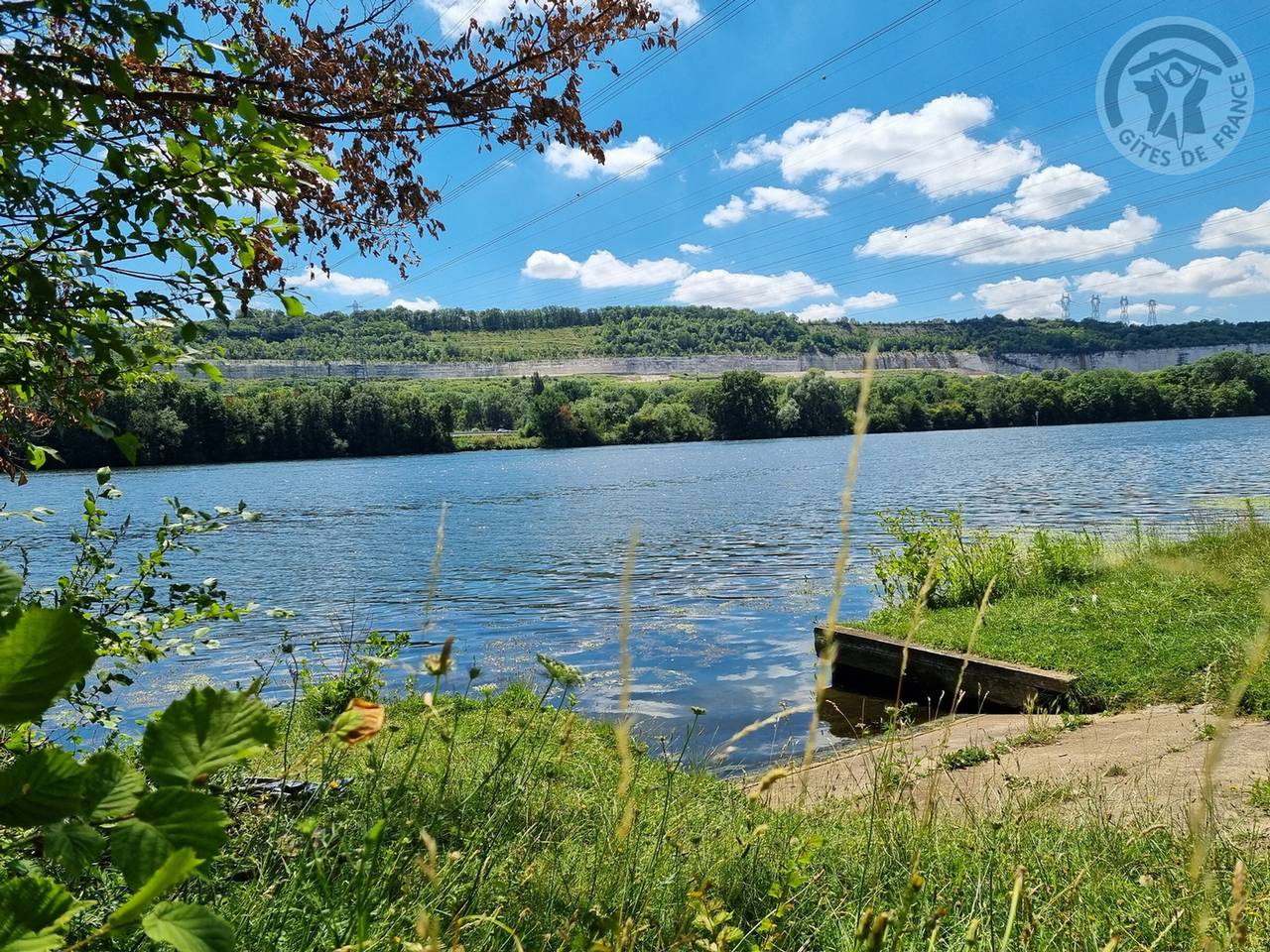 Villa spacieuse avec spa et jardin privé - Proche Paris in Porcheville, Yvelines