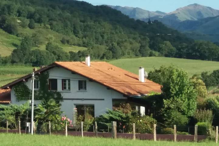 Gîte pour 5 personnes, avec jardin à Bussunarits-Sarrasquette