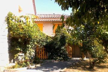 Gîte pour 6 personnes, avec balcon et jardin à Aubenas