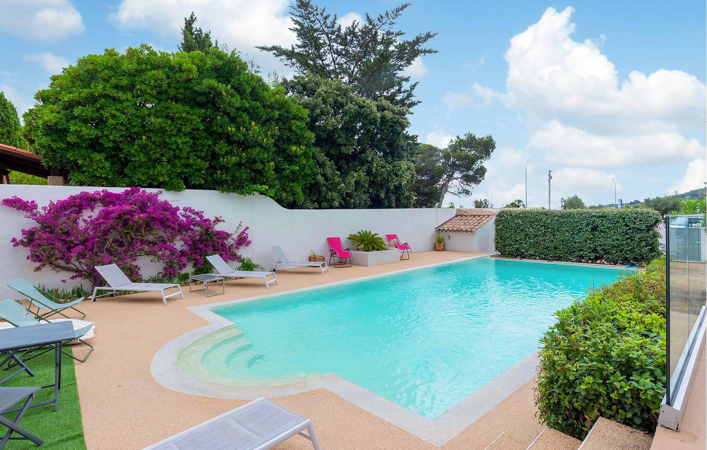 Appartement avec vue sur la mer, piscine, climatisation et parking, à 2 km de la plage de la Garonette in La Nartelle, Sainte-Maxime
