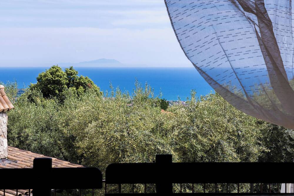 Positano Villa with View - Large Garden and Private Pool - 3 bedrooms 2 bathrooms in Formia, Latina Provinz