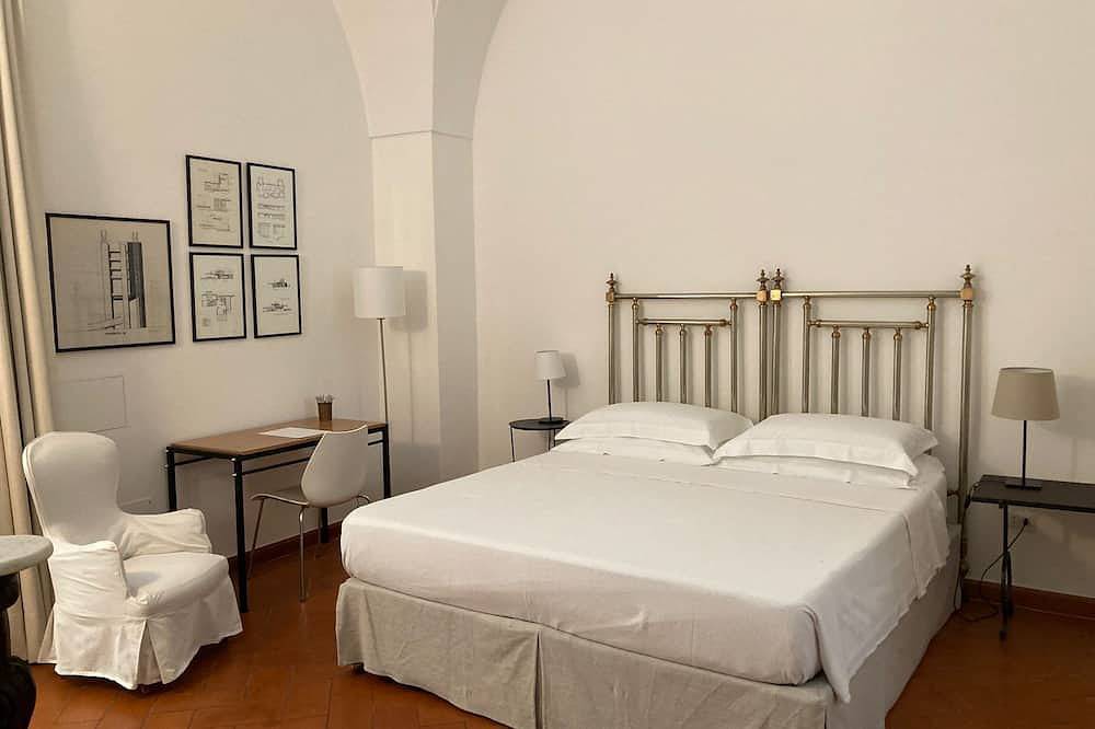 The Bows and the Stars in Brindisi, Salento