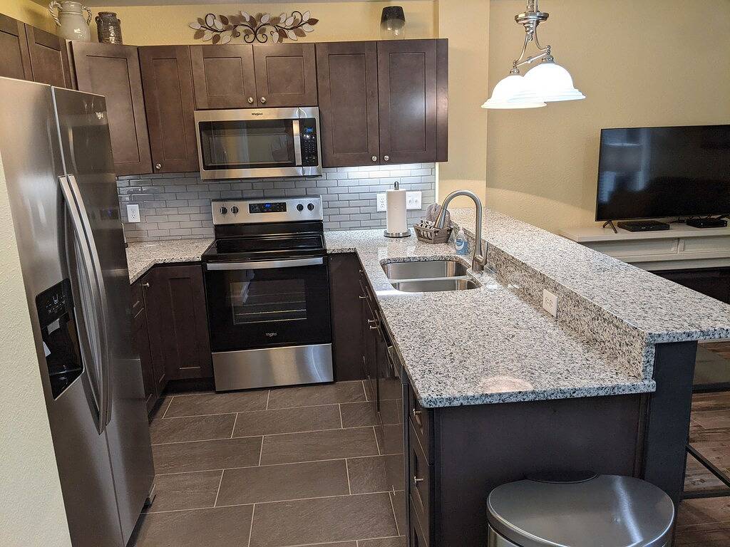 Ganze Wohnung, Luxury Riverfront spacious Condo in Perfect Location near Tanger Outlets in Sevierville, Sevier County