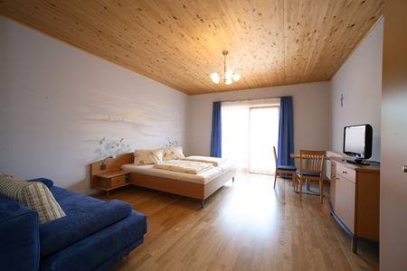 Ganze Wohnung, Weinbauernhof Vier Jahreszeiten - Doppelzimmer Winter mit Balkon in Staatz, Weinviertel