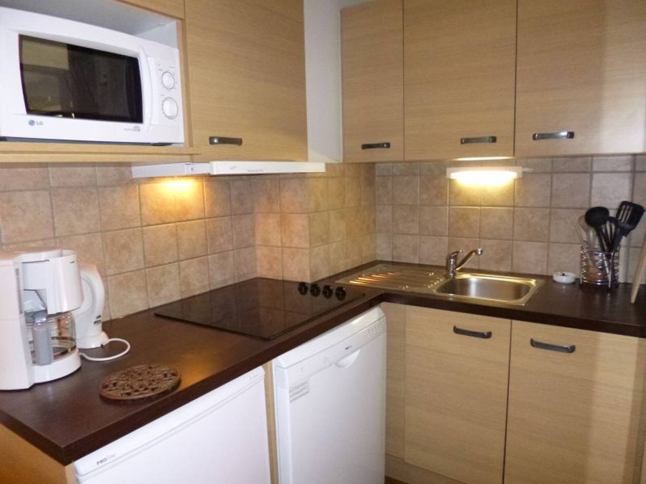 Entire studio, 2-Star Studio for 4 with Parking in Calm Area, Brides-les-Bains in Brides-les-Bains, Les Trois Vallées