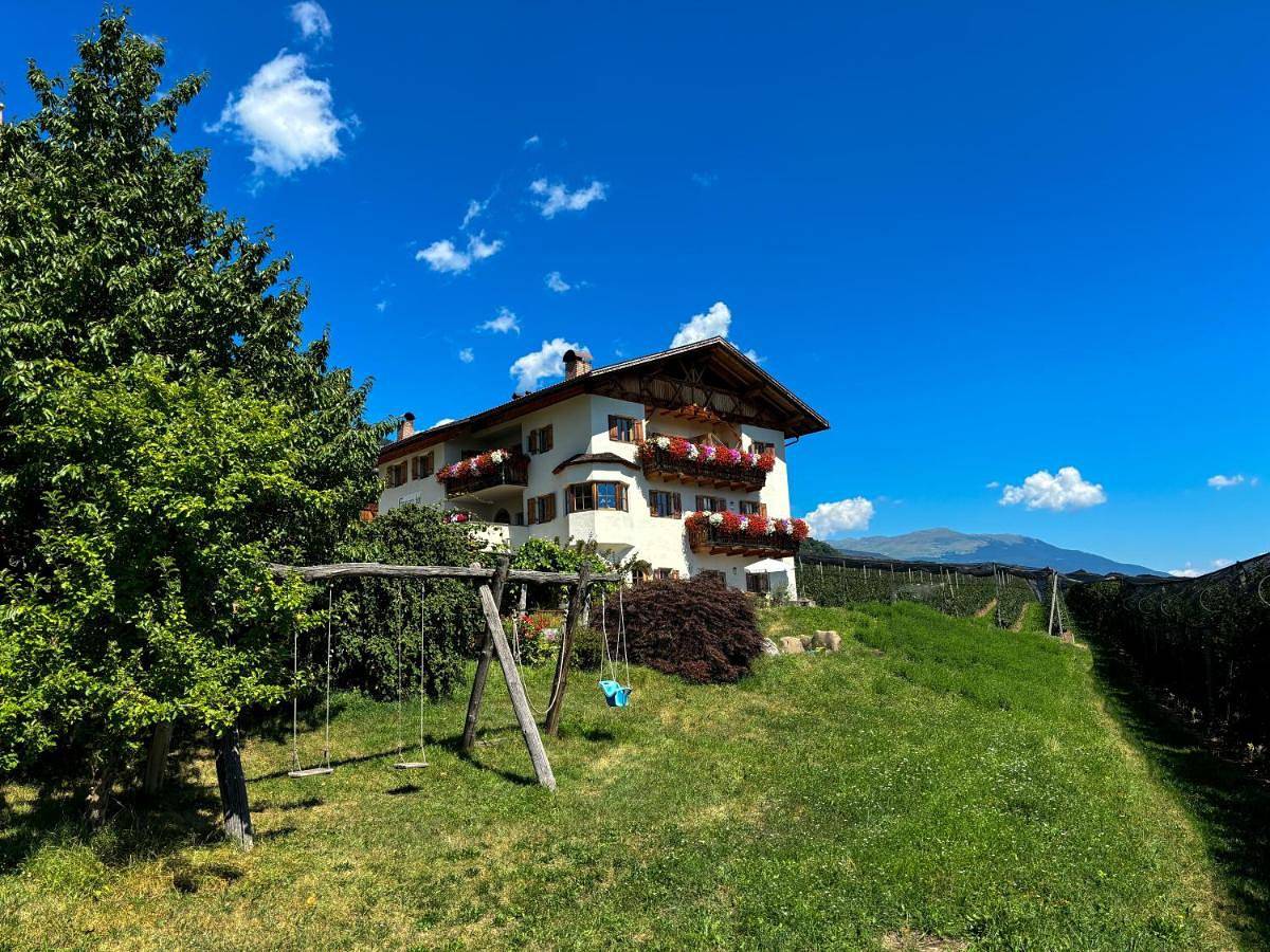 Ganze Wohnung, Apartment with Mountain View in Saubach (Barbian), Barbian
