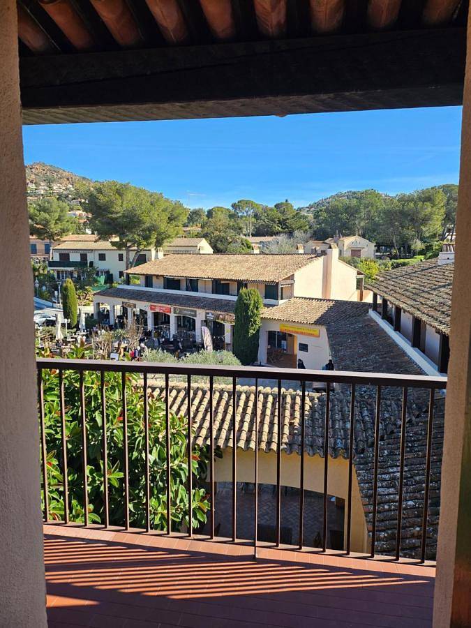 Gîte pour 4 personnes, avec vue ainsi que piscine et terrasse dans Plage de la Baumette - 4