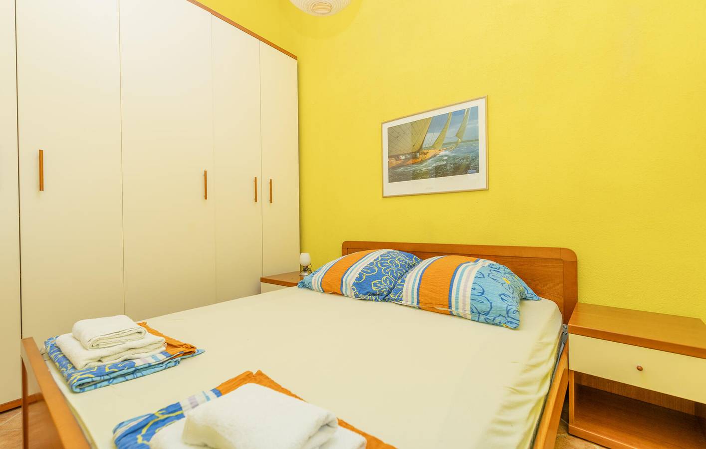 Ganze Ferienwohnung, Charmantes Apartment mit Terrasse, 300 m vom Strand entfernt – kostenlose Parkplätze und WLAN in Jablanac, Kvarner Festland