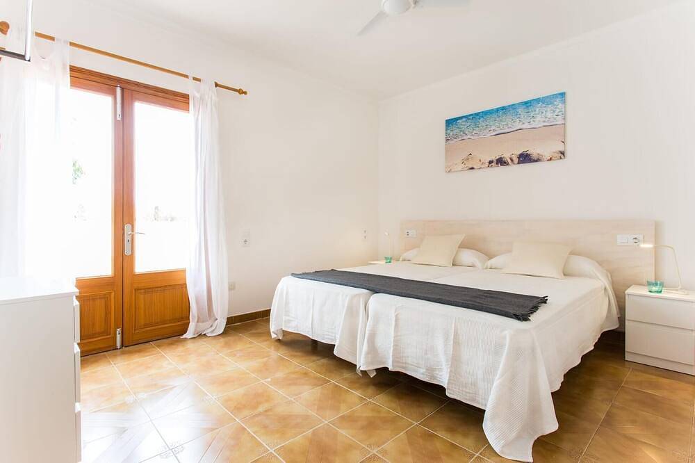 Traumhaftes Haus in Sa Coma mit privatem Swimmingpool, der sowohl drinnen als. in Sa Coma, Sant Llorenç des Cardassar