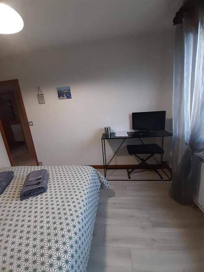 Double Room with Private Bathroom in Brains, Région de Nantes