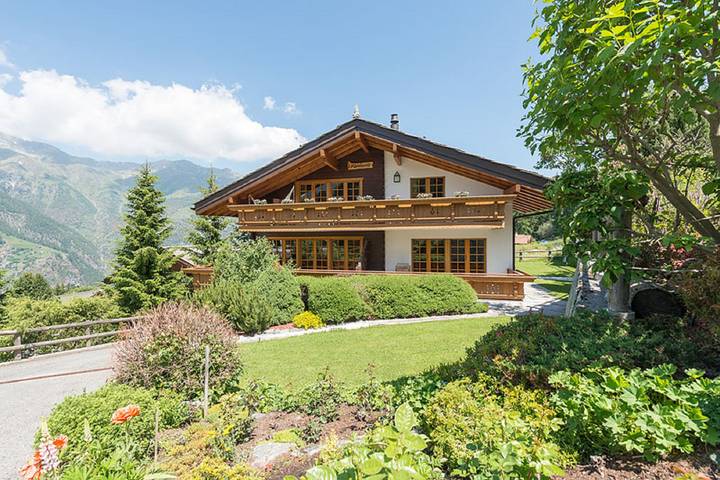 Ferienwohnung für 4 Personen, mit Balkon und Terrasse in Grächen