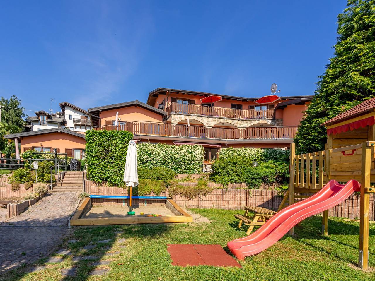 Appartamento intero, Residenza Agrifoglio in Luino, Comune di Luino