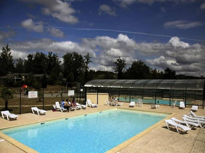 Gîte pour 4 personnes, avec piscine et terrasse, adapté aux familles à Beynat
