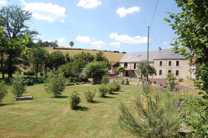 Gîte pour 14 personnes, avec jardin et sauna ainsi que piscine et balcon dans le Puy-de-Dôme - 4