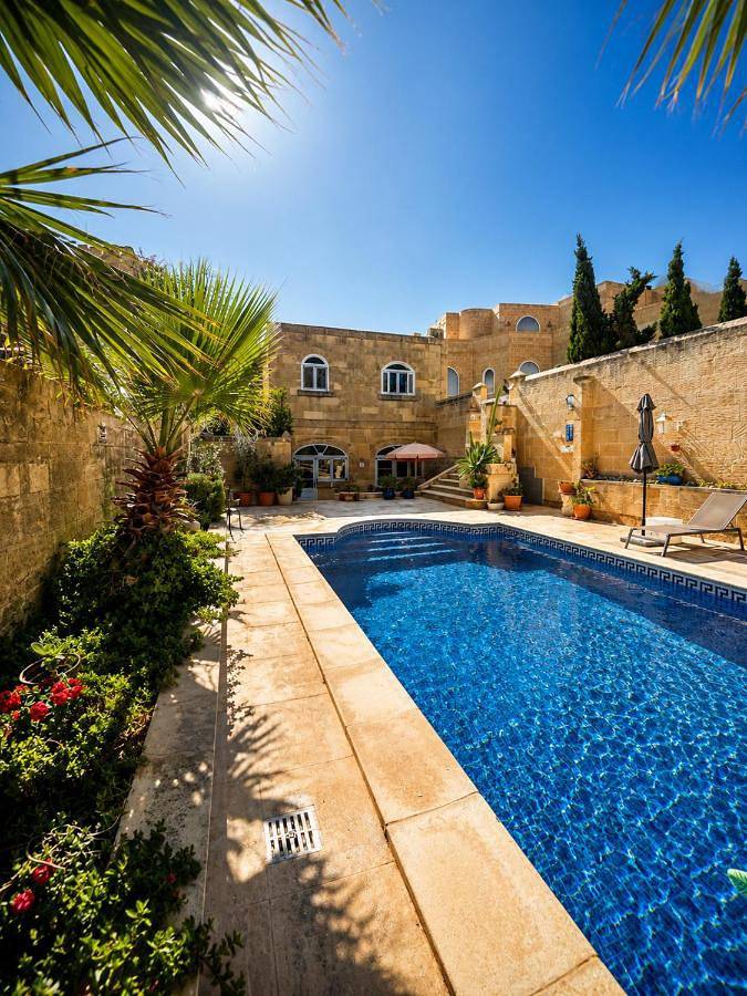 Villa per 6 persone, con Terrazza e Giardino nonché Piscina e Panorama a Garbo