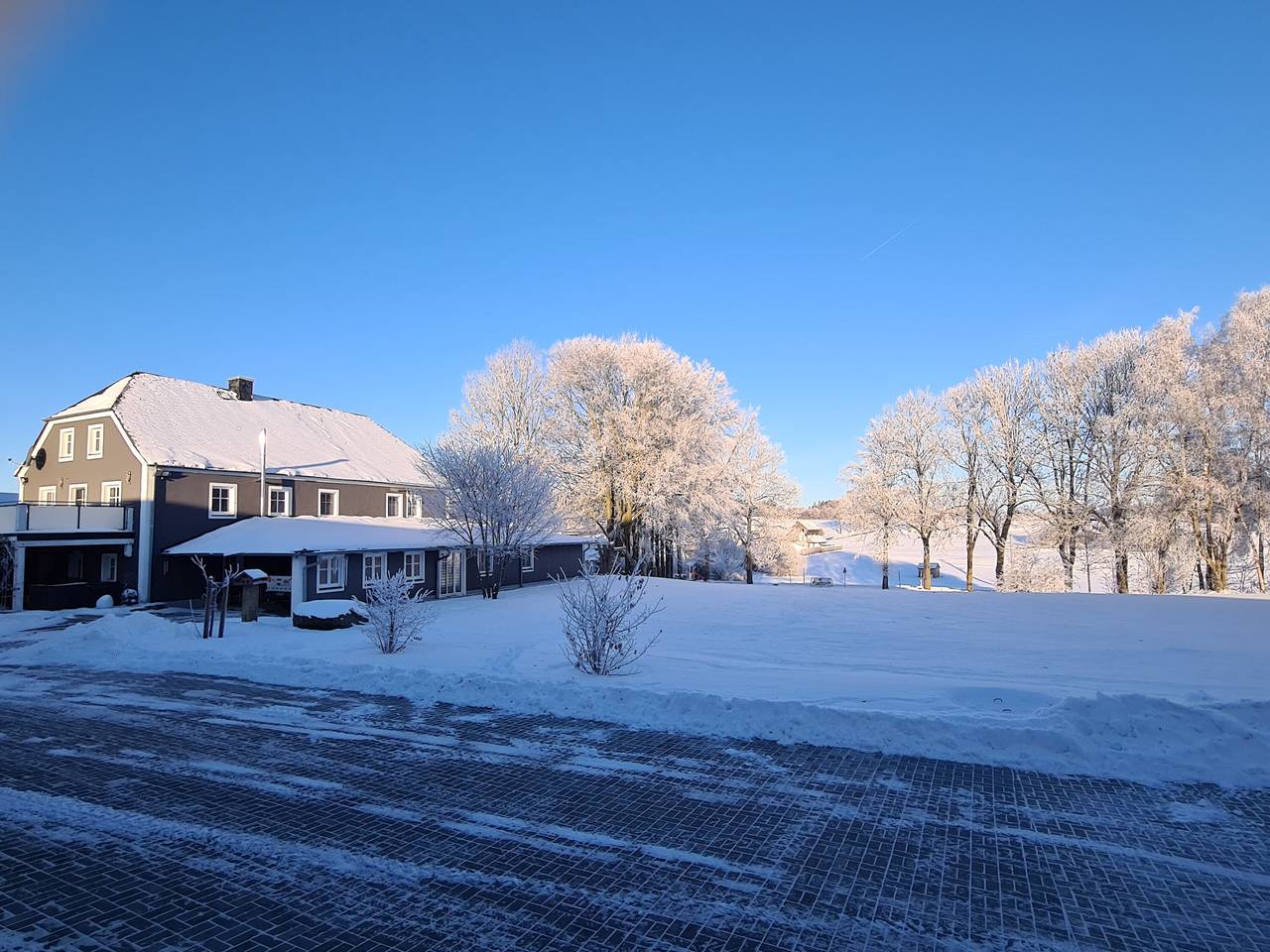 Glamping 'Rosenzauber' mit Gemeinschaftspool, Wlan und Klimaanlage in Münchberg, Landkreis Hof