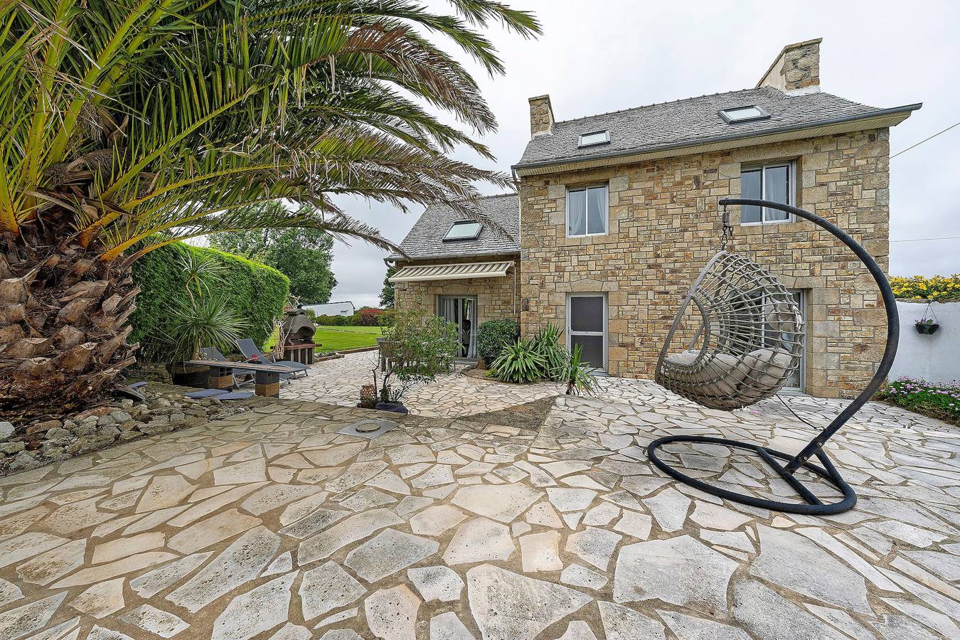 Chambre d’hôtes 3 personnes avec terrasse privée, jardin privé et Wi-Fi in Plougourvest, Région de Morlaix