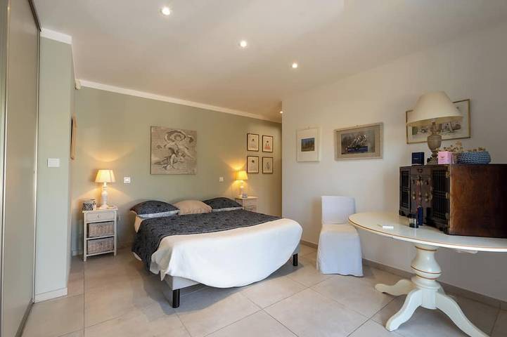 Neue Villa mit beheiztem Privatpool u. Panoramablick auf Meer u. Berge in Serra-di-Ferro, Ajaccio und Umgebung