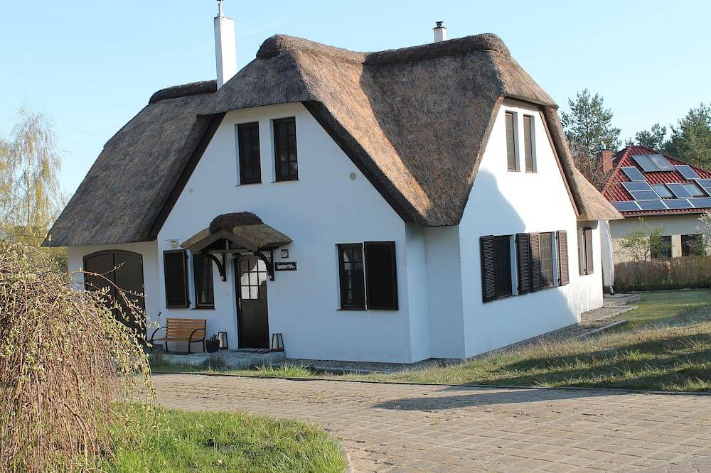 Großes Reetdach Ferienhaus am Nationalpark Wolin\n Blick auf den Neuendorfer See in Wisełka, Stettiner Haff
