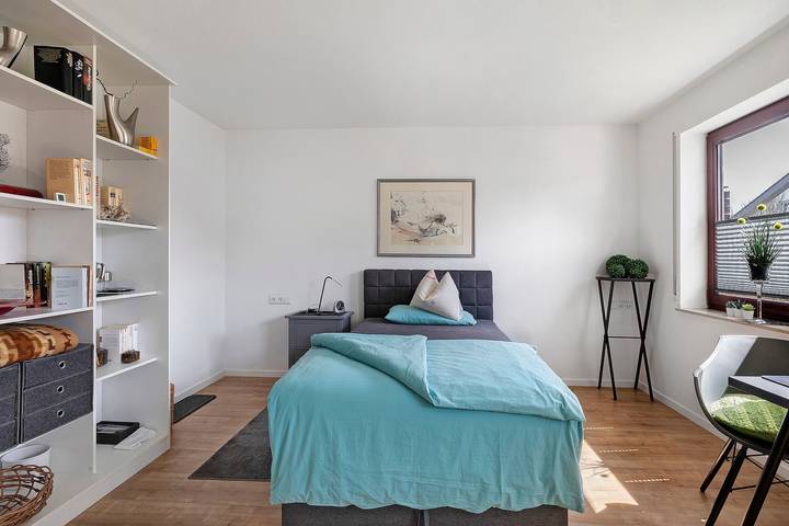 Ganzes Studio, Studio-Apartment „Business Room Teckblick“ mit Gemeinschaftsgarten und Wlan in Kirchheim unter Teck, Landkreis Esslingen