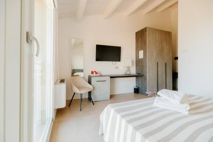 Location de vacances pour 2 personnes, avec piscine et terrasse ainsi que jardin et vue à Ancône - 2