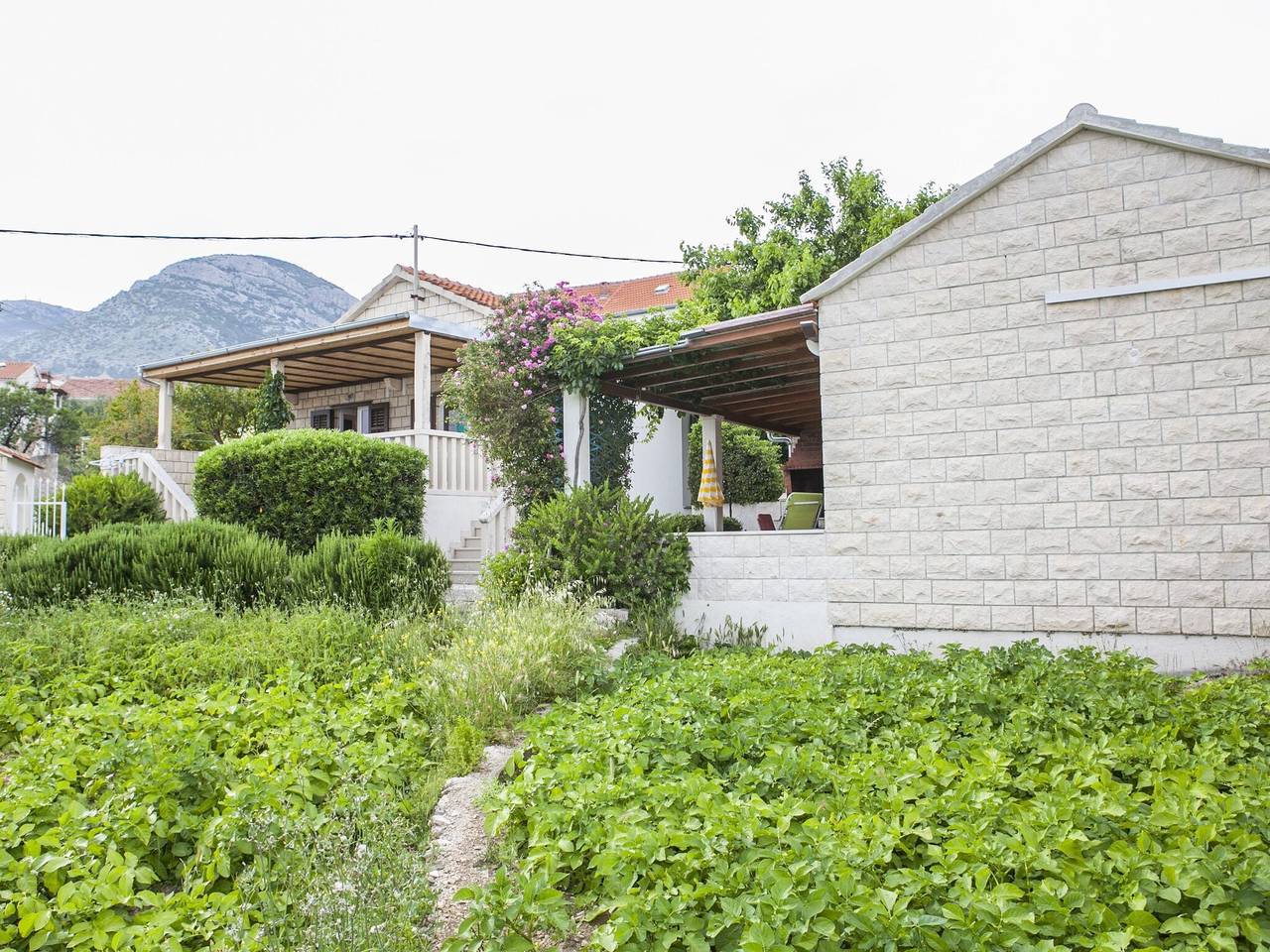 Ganze Wohnung, Apartments Magdalena - Bungalow with terrace (A1) in Bol, Brac