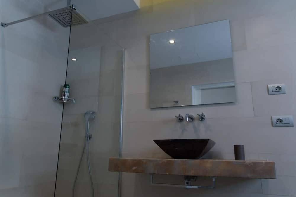 Apartamento entero, Exclusive residence consisting of 5 apartments with shared pool. in Los Estancos, Tetir