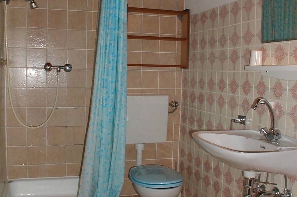 Room in Vodice with Balcony, Air condition, Wifi (4826-4) in Vodice, Šibenik-Knin