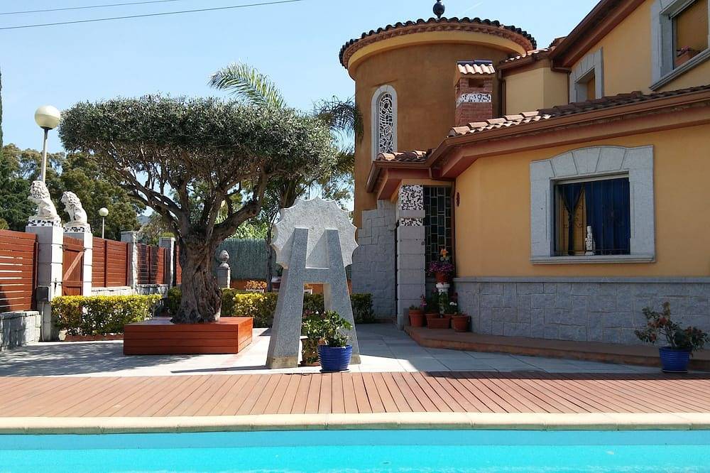 Fantastic vacation home, Large private pool, Free Wifi in Pineda de Mar, Costa del Maresme