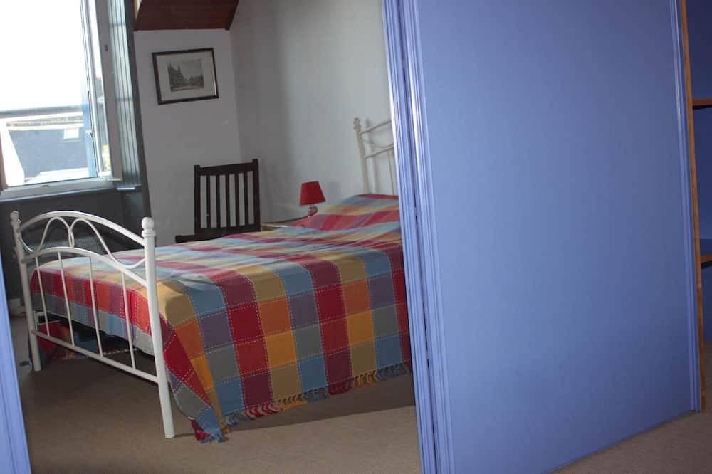 Charming, spacious house, 200 m from the beach and Guilvinec harbor, with every comfort in Treffiagat, Quimper region