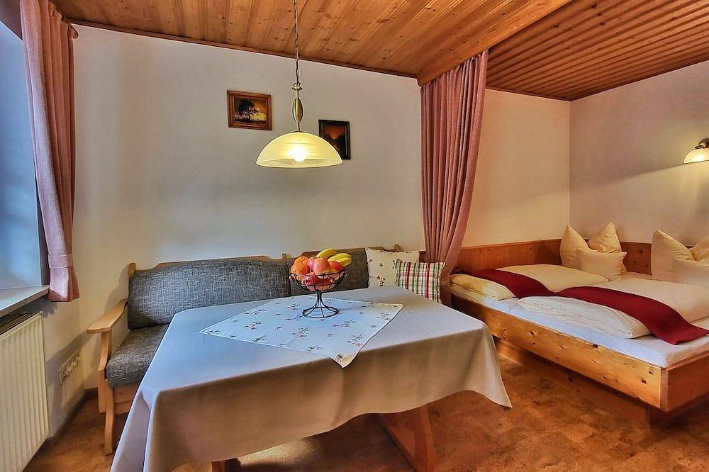 Ganze Wohnung, Gemütliche Einzimmer-Wohnung mit Terrasse in den Bergen in Oberau, Bayerische Alpen