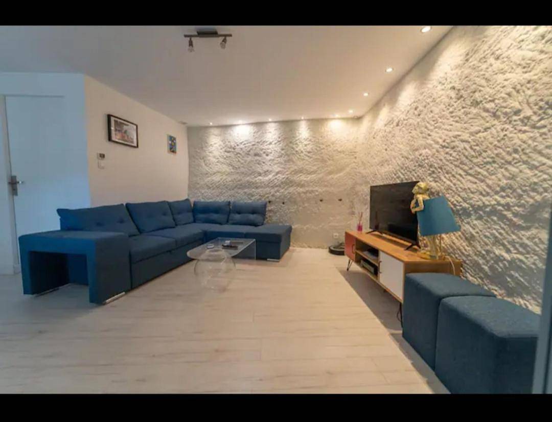Entire apartment, Two-Bedroom Apartment in Poitiers, Vienne