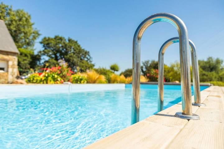 Gîte pour 7 personnes, avec Terrasse ainsi que Jardin et Piscine à Lanmérin - 2