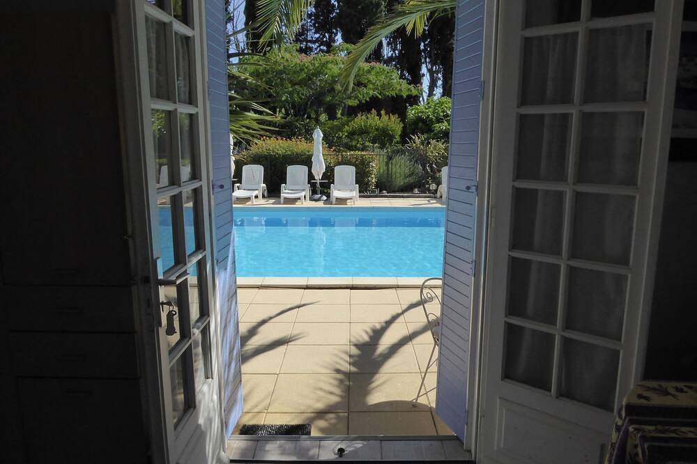 \"Pool Studio\" tiene capacidad para 2 casas rurales con cocina a 10 minutos de Aviñón. in Rognonas, Region de Arles