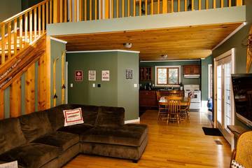 Cabin Rentals And Lodges for 6 Guests in Algonquin Provincial Park, Ontario, Picture 4