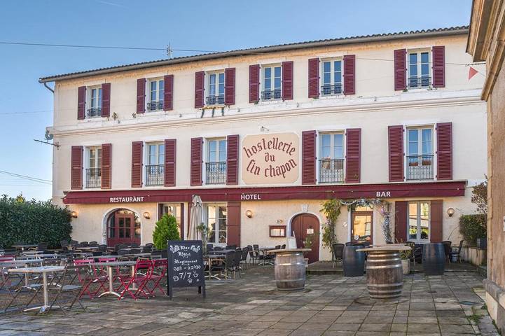 Hôtel pour 2 personnes, avec Terrasse ainsi que Jardin et Vue à Excideuil