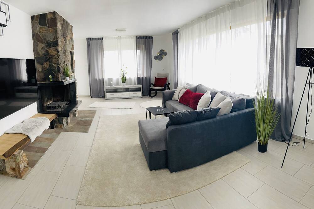 Ganze Wohnung, Tla /Tlf Geräumiges voll ausgestattetes Apartment in Kaiserslautern, Saar-Nahe-Bergland