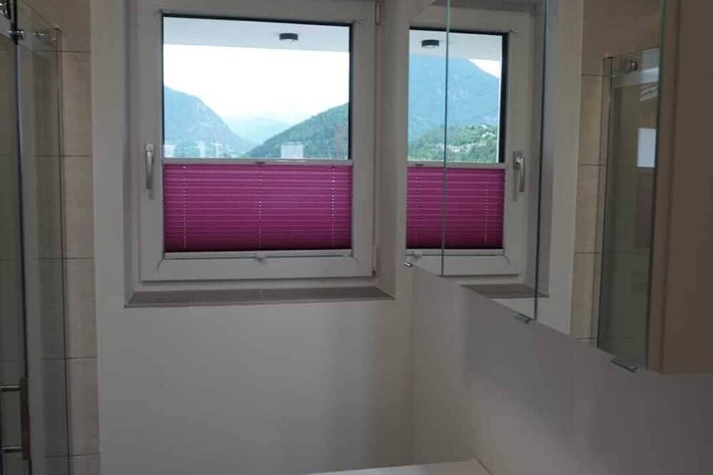 Entire apartment, Comfort apartment with outdoor whirlpool and barrel sauna in Kaunergrat, Imst