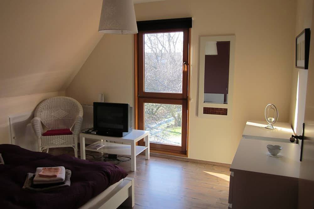 **** Ferienhaus in Nordseenähe, großer Apfelgarten, Ruheoase in Südwestlage in Lehe, Halbinsel Eiderstedt